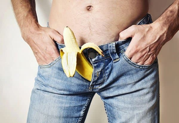 กล้วยออกมาจากกางเกง